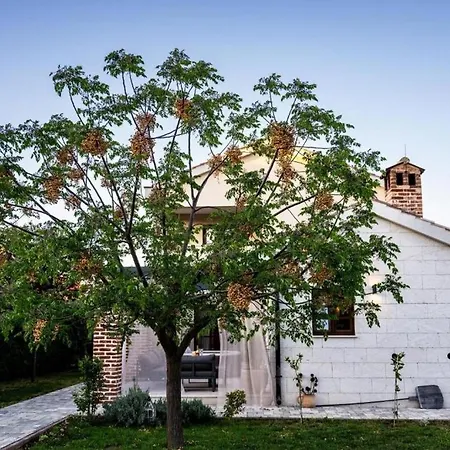 With A Parking Space - 23131